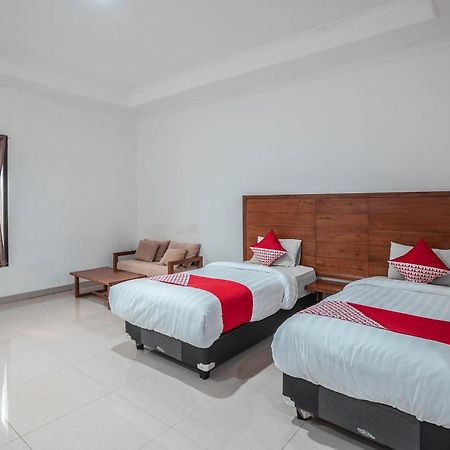 Super Oyo 686 Bunga Karang Hotel Bekasi Exteriör bild