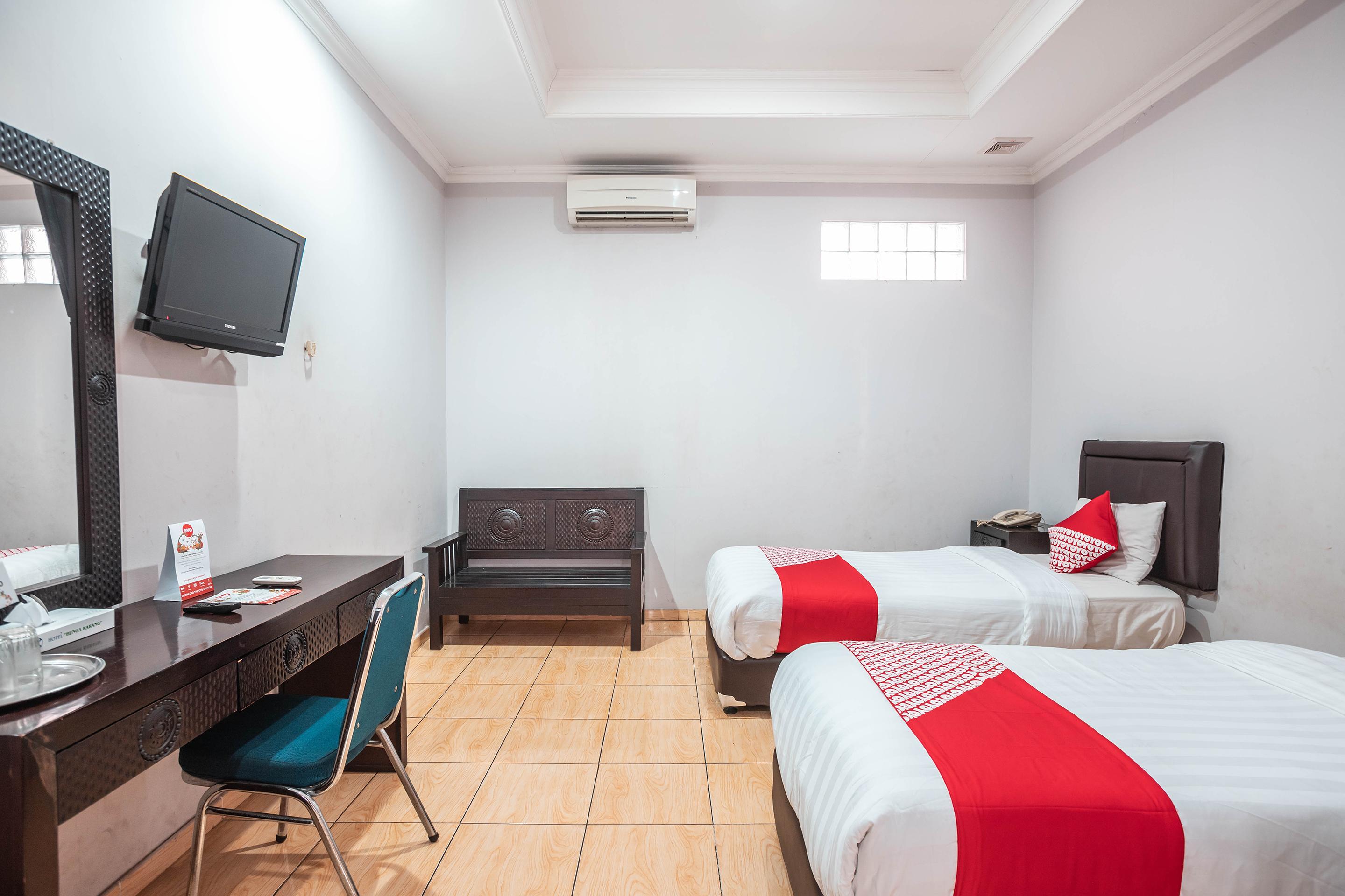 Super Oyo 686 Bunga Karang Hotel Bekasi Exteriör bild