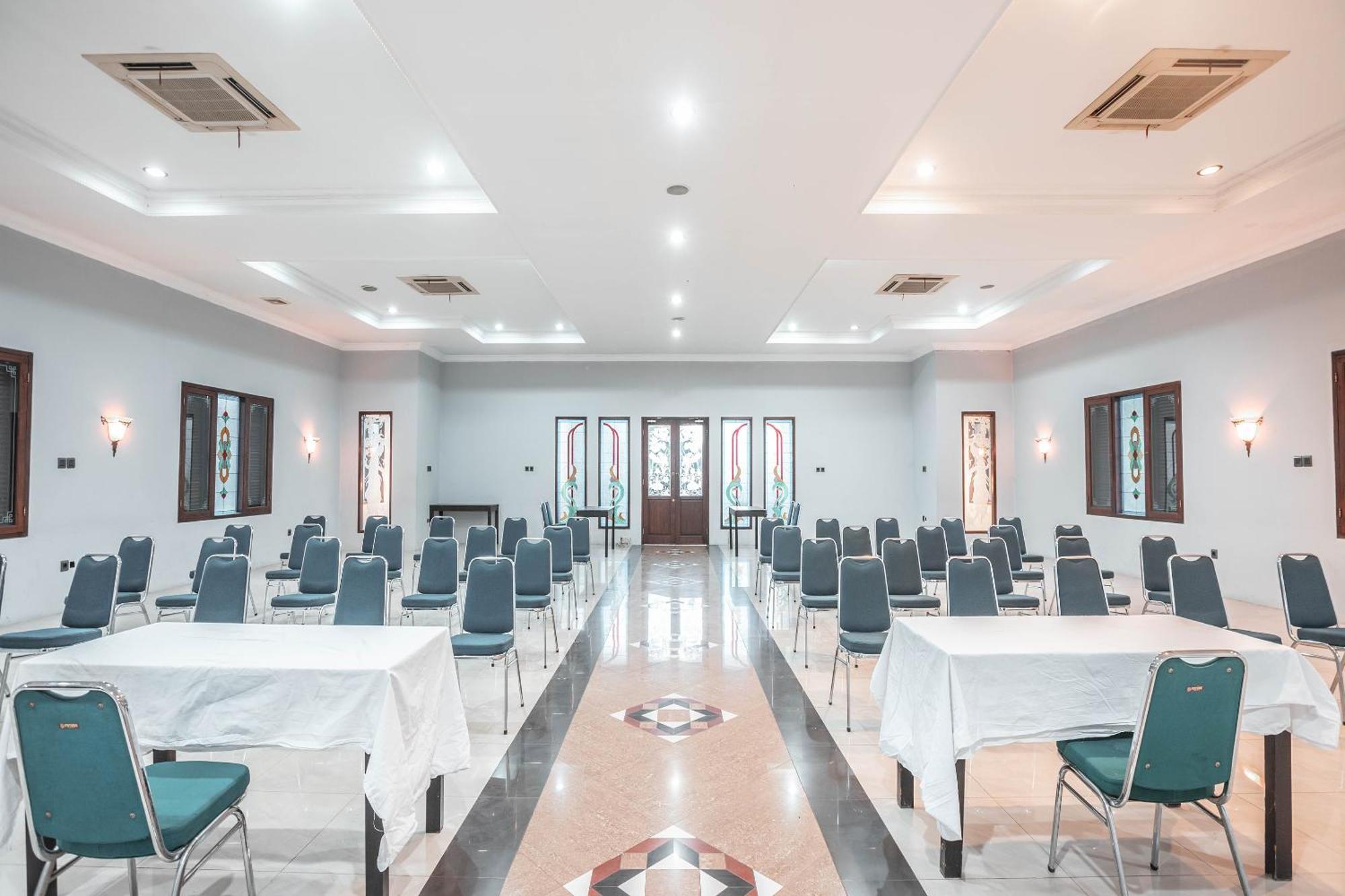 Super Oyo 686 Bunga Karang Hotel Bekasi Exteriör bild