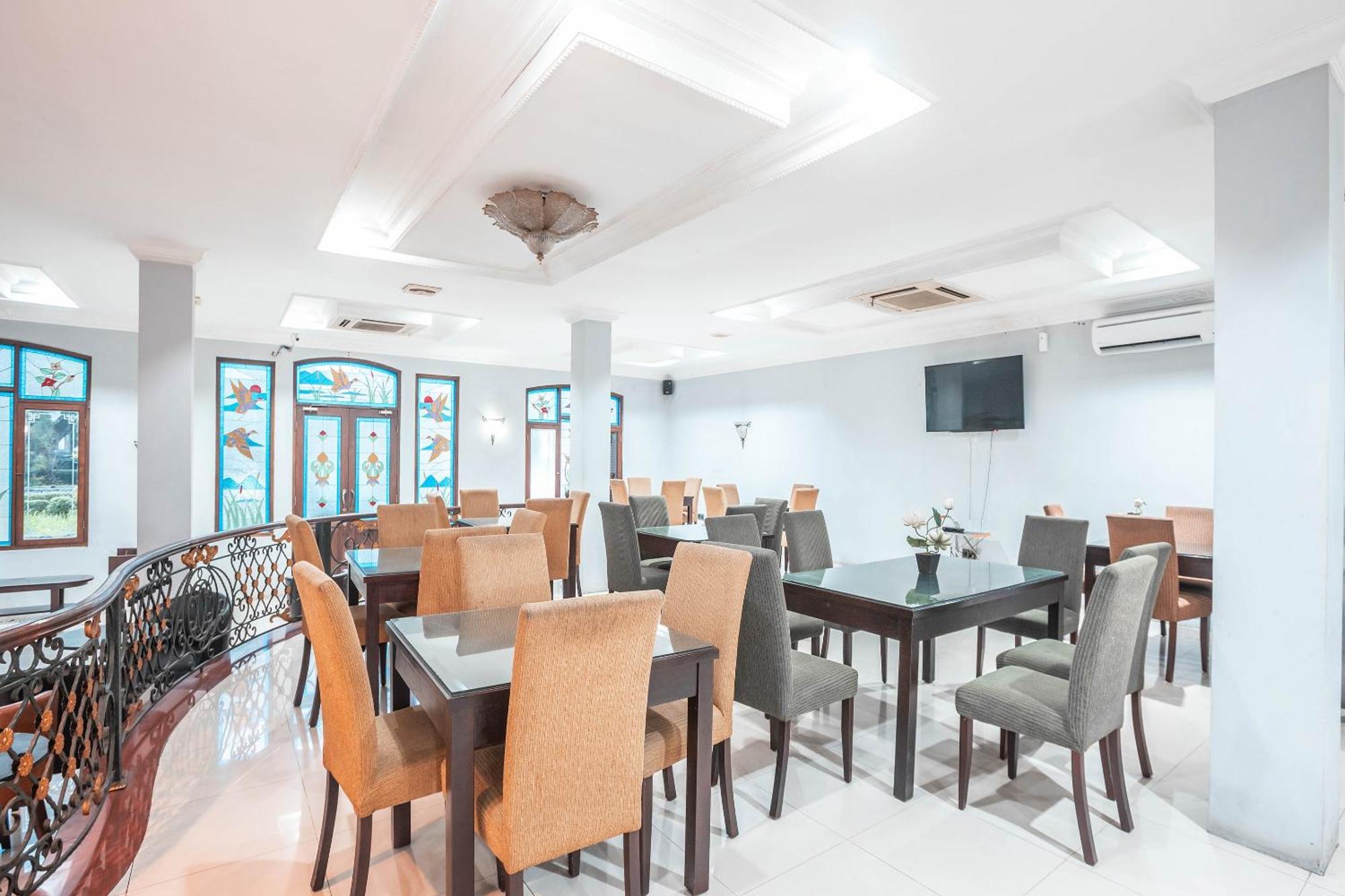 Super Oyo 686 Bunga Karang Hotel Bekasi Exteriör bild