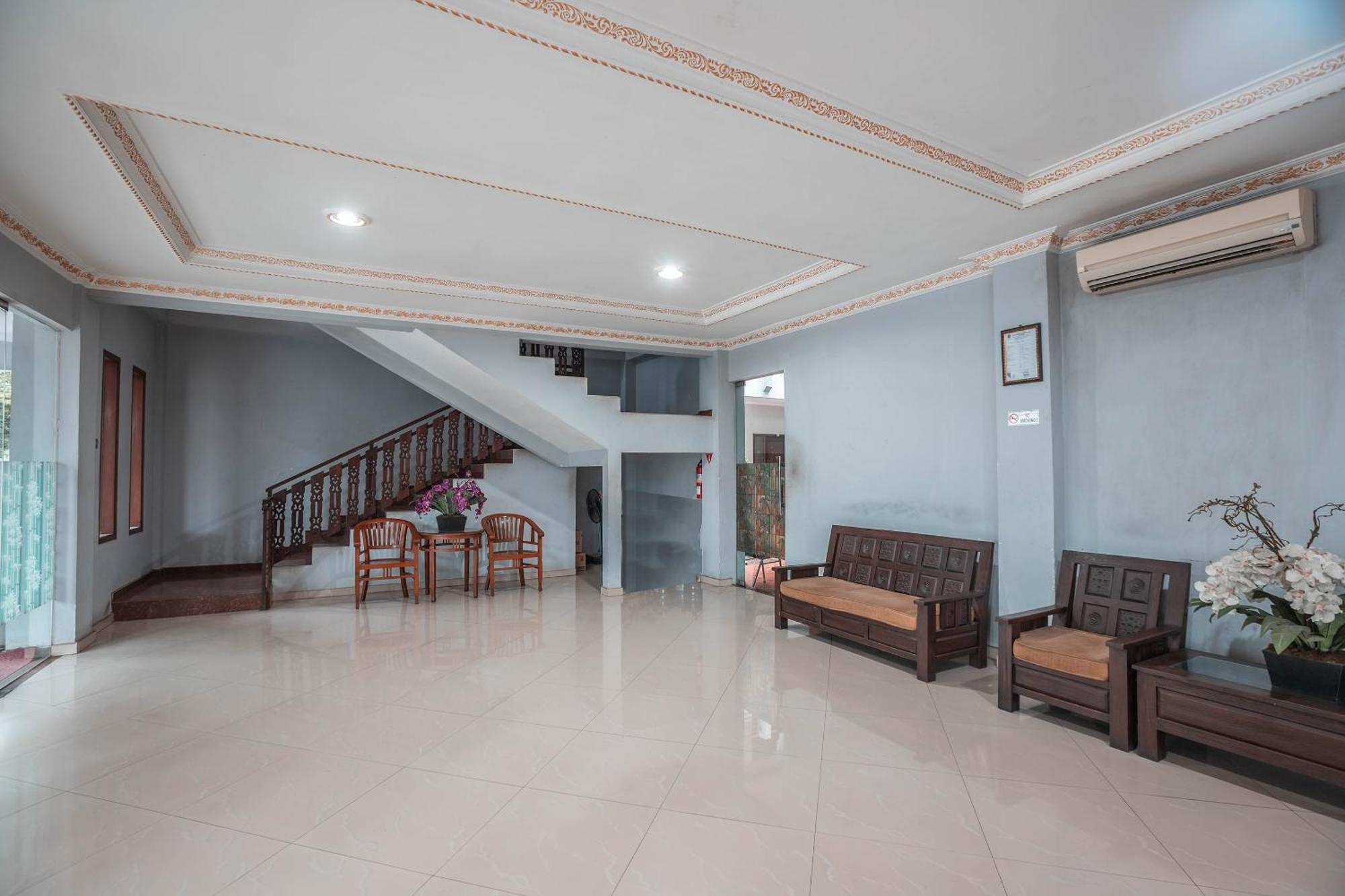 Super Oyo 686 Bunga Karang Hotel Bekasi Exteriör bild
