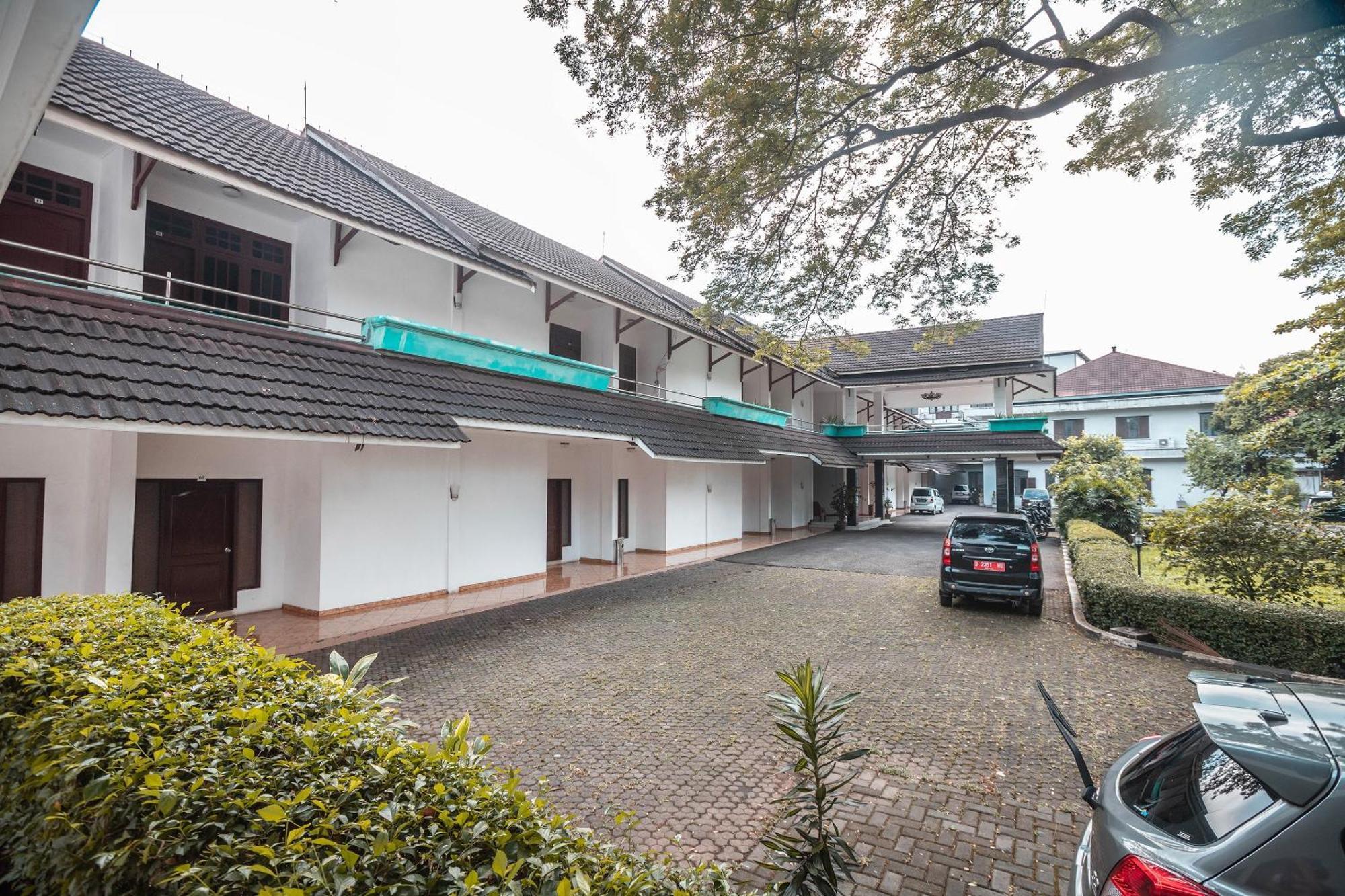 Super Oyo 686 Bunga Karang Hotel Bekasi Exteriör bild